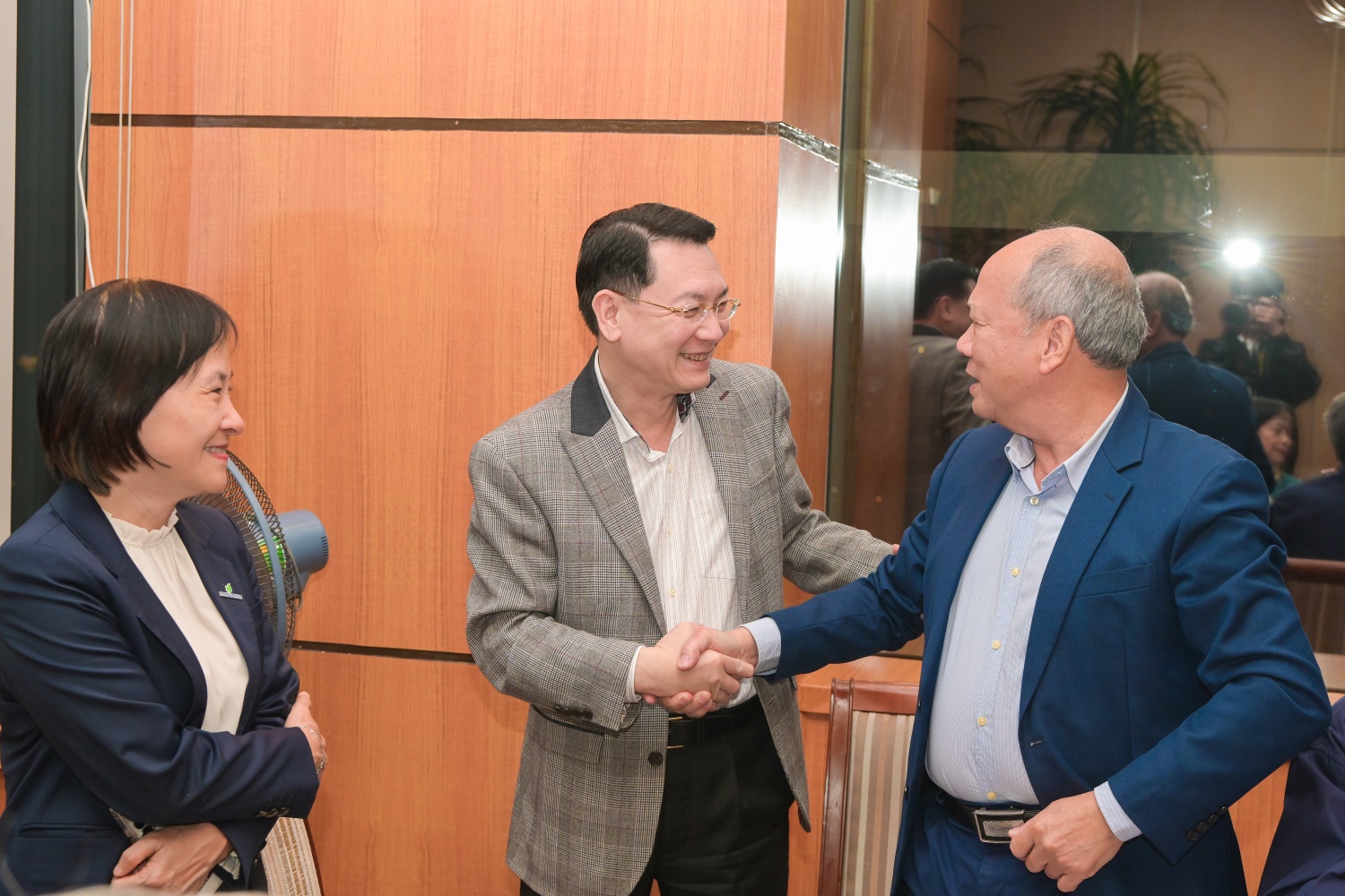 Petrovietnam tri ân cán bộ lãnh đạo qua các thời kỳ nhân kỷ niệm Ngày truyền thống ngành Dầu khí Việt Nam Petrovietnam tri ân cán bộ lãnh đạo qua các thời kỳ nhân kỷ niệm Ngày truyền thống ngành Dầu khí Việt Nam