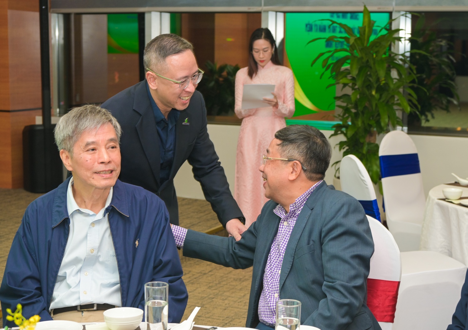 Petrovietnam tri ân cán bộ lãnh đạo qua các thời kỳ nhân kỷ niệm Ngày truyền thống ngành Dầu khí Việt Nam Petrovietnam tri ân cán bộ lãnh đạo qua các thời kỳ nhân kỷ niệm Ngày truyền thống ngành Dầu khí Việt Nam