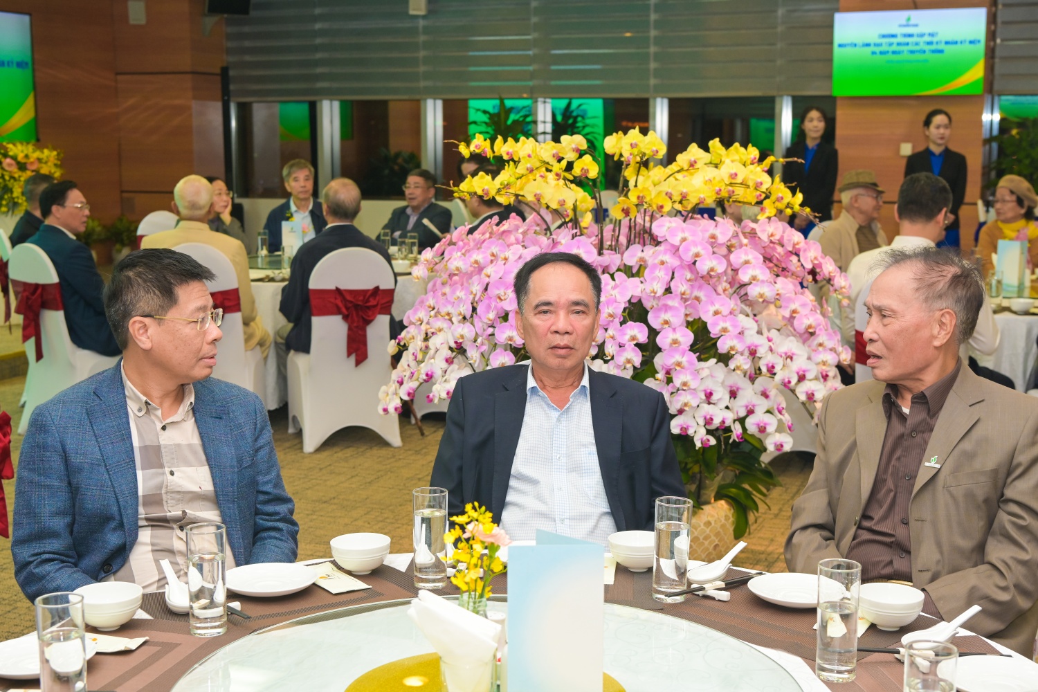 Petrovietnam tri ân cán bộ lãnh đạo qua các thời kỳ nhân kỷ niệm Ngày truyền thống ngành Dầu khí Việt Nam Petrovietnam tri ân cán bộ lãnh đạo qua các thời kỳ nhân kỷ niệm Ngày truyền thống ngành Dầu khí Việt Nam