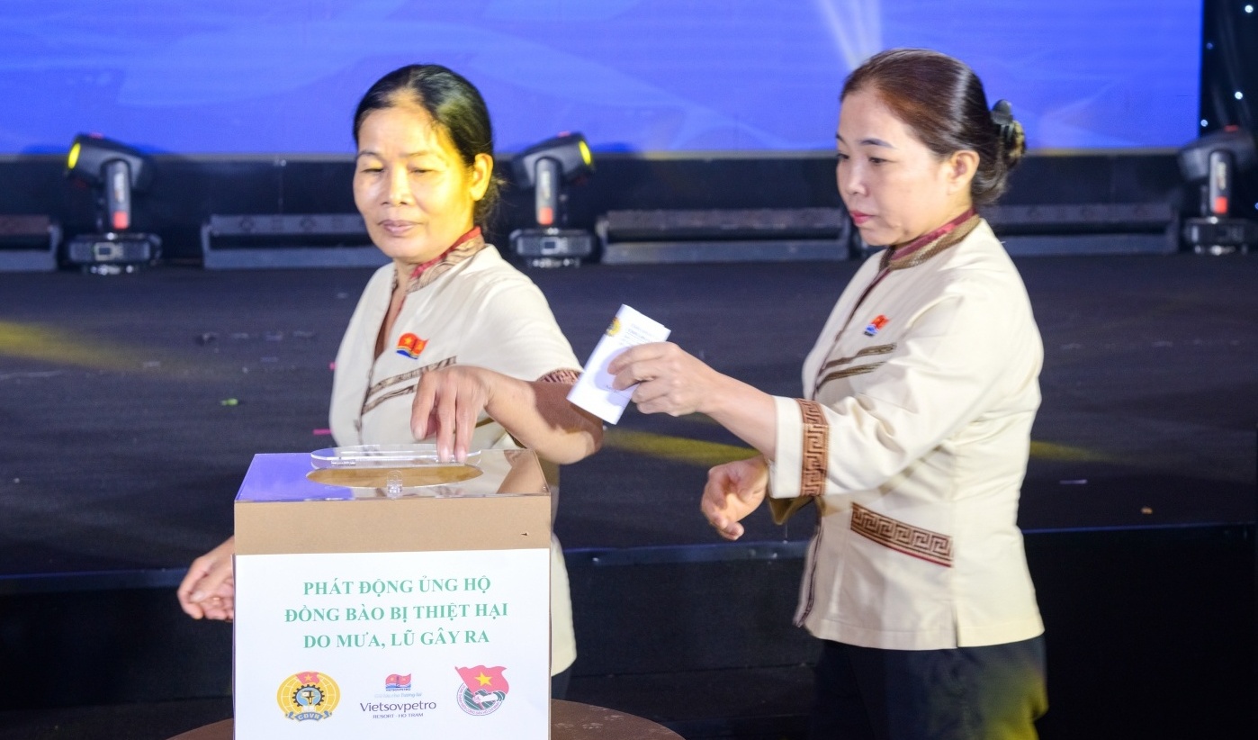 Kết nối cảm xúc, lan tỏa yêu thương - Dấu ấn sẻ chia vì đồng bào vùng lũ