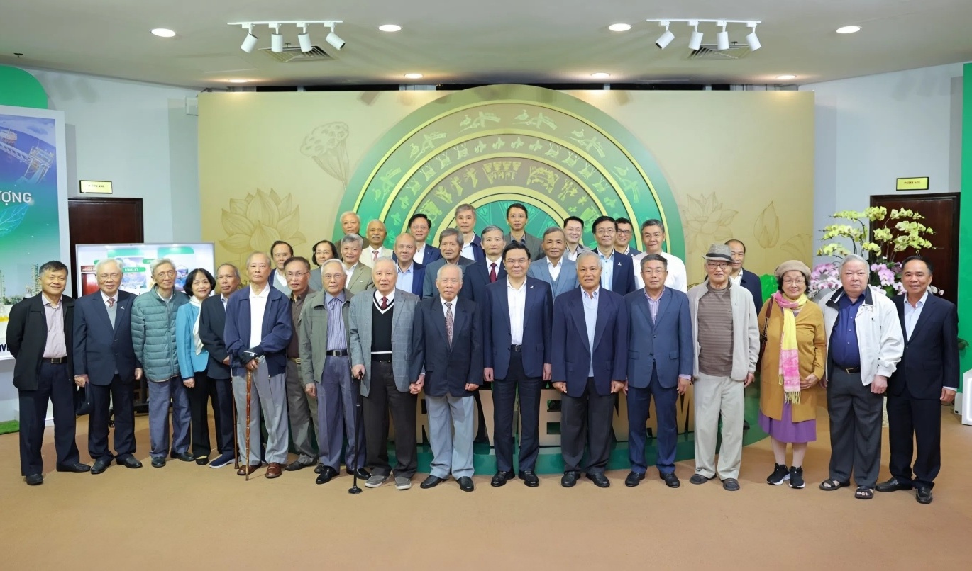 [Video] Petrovietnam tri ân cán bộ lãnh đạo qua các thời kỳ nhân kỷ niệm Ngày truyền thống ngành Dầu khí Việt Nam