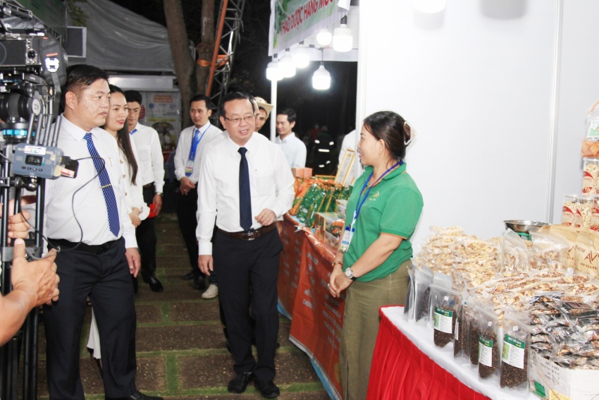 Khai mạc OCOP Thành phố Hồ Chí Minh Lần thứ I: Nâng tầm thương hiệu Việt, Lan tỏa tinh thần Lá lành đùm lá rách Nâng tầm thương hiệu Việt, hướng về đồng bào miền Trung