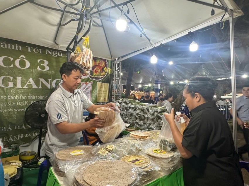 Khai mạc OCOP Thành phố Hồ Chí Minh Lần thứ I: Nâng tầm thương hiệu Việt, Lan tỏa tinh thần Lá lành đùm lá rách Nâng tầm thương hiệu Việt, hướng về đồng bào miền Trung