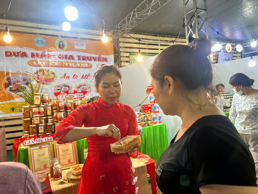 Khai mạc OCOP Thành phố Hồ Chí Minh Lần thứ I: Nâng tầm thương hiệu Việt, Lan tỏa tinh thần Lá lành đùm lá rách Nâng tầm thương hiệu Việt, hướng về đồng bào miền Trung