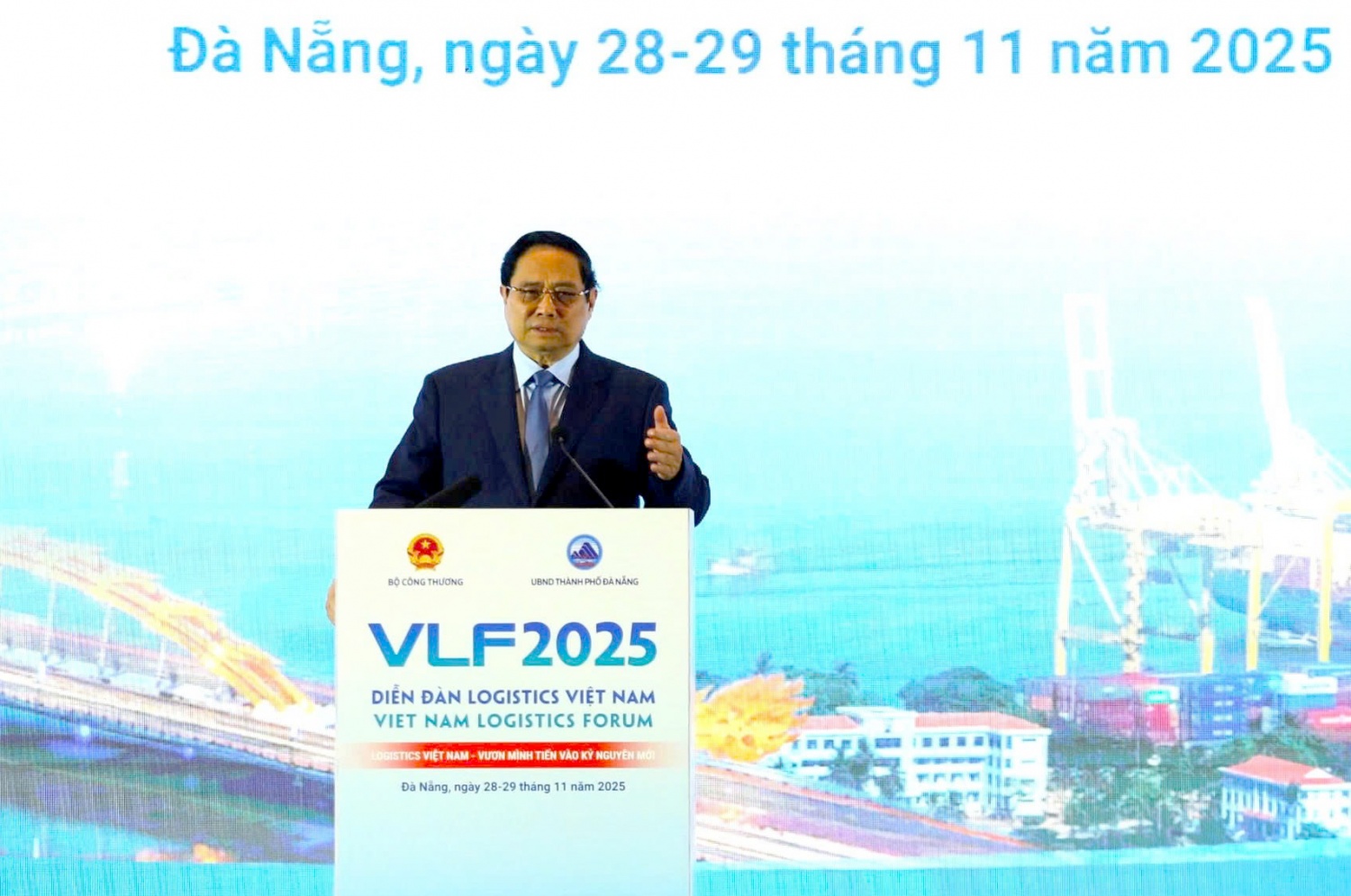 Thủ tướng Phạm Minh Chính chỉ ra 8 nhiệm vụ trọng tâm cần làm để phát triển ngành logistics Việt Nam Thủ tướng Phạm Minh Chính chỉ ra 8 nhiệm vụ trọng tâm cần làm để phát triển ngành logistics Việt Nam