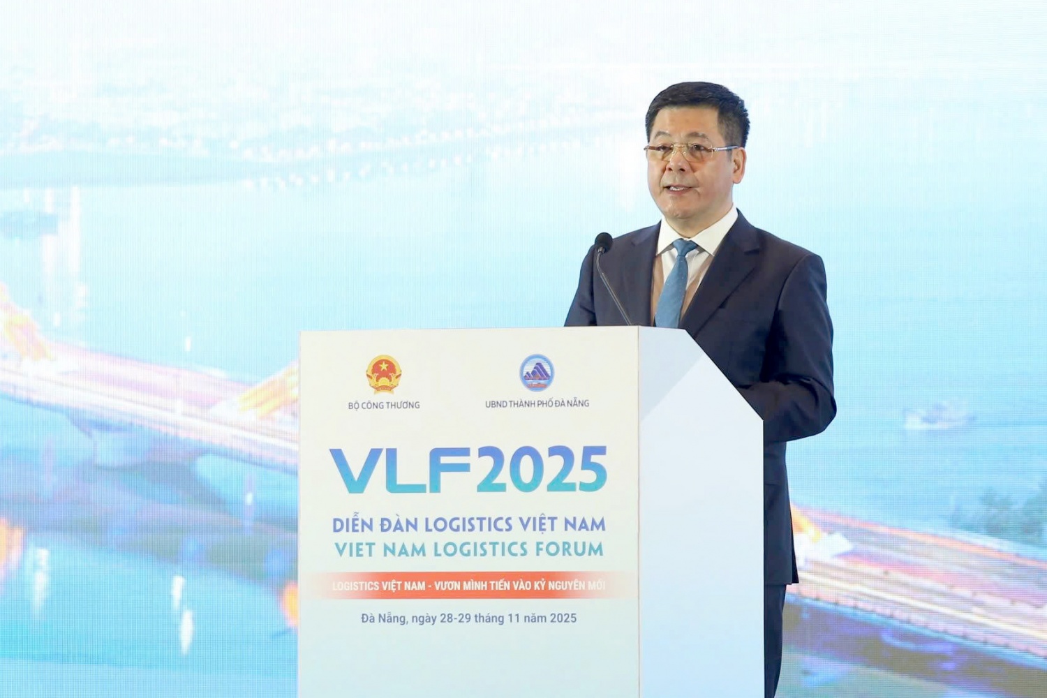 Bộ trưởng Bộ Công thương Nguyễn Hồng Diên phát biểu khai mạc diễn đàn Bộ trưởng Bộ Công thương Nguyễn Hồng Diên phát biểu khai mạc diễn đàn