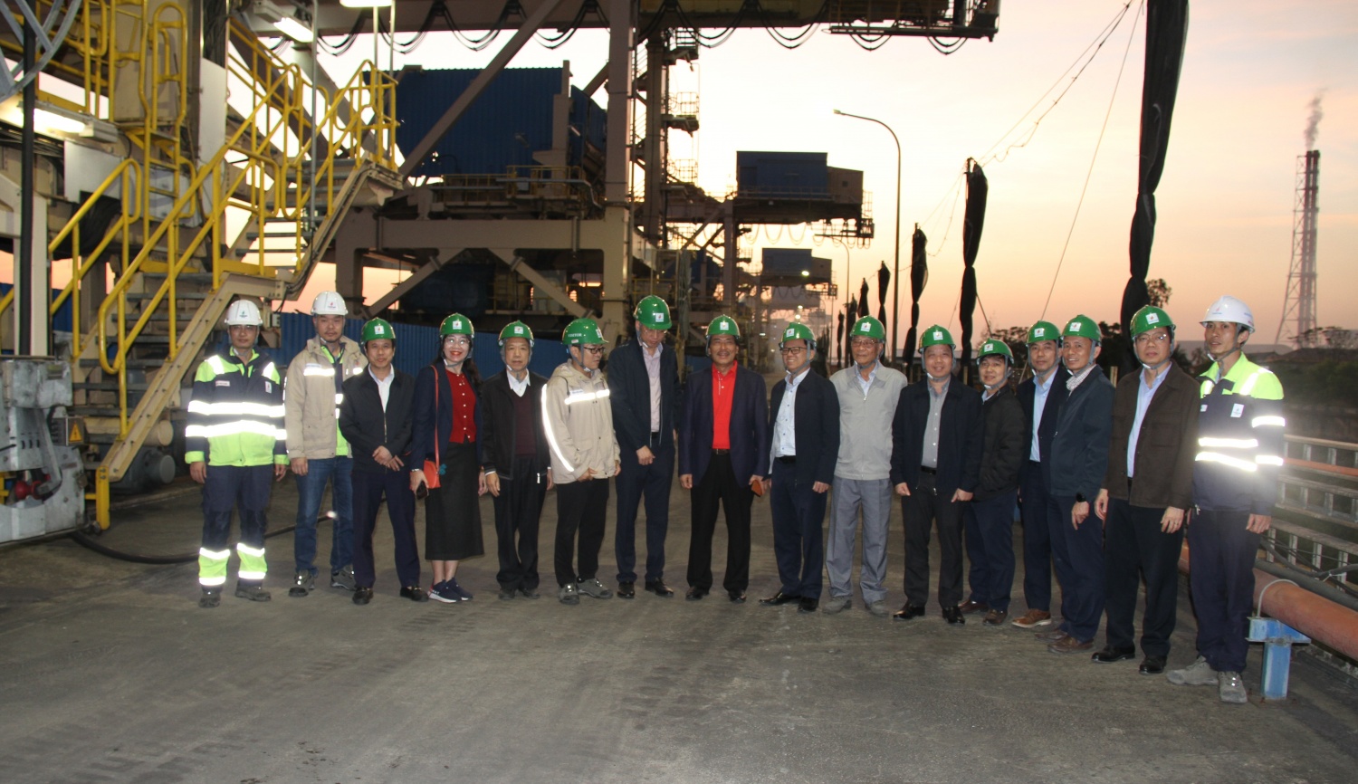 Hội Dầu khí Quảng Ngãi trở về “cái nôi” của ngành Dầu khí Việt Nam Hội Dầu khí Quảng Ngãi trở về “cái nôi” của ngành Dầu khí Việt Nam