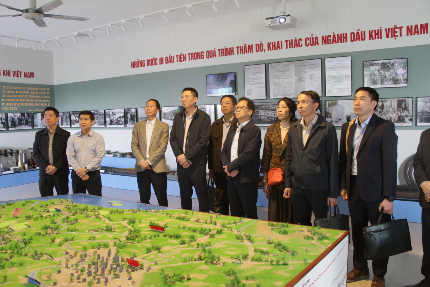 Hội Dầu khí Quảng Ngãi trở về “cái nôi” của ngành Dầu khí Việt Nam Hội Dầu khí Quảng Ngãi trở về “cái nôi” của ngành Dầu khí Việt Nam