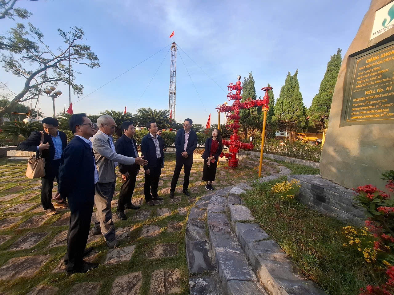 Hội Dầu khí Quảng Ngãi trở về “cái nôi” của ngành Dầu khí Việt Nam Hội Dầu khí Quảng Ngãi trở về “cái nôi” của ngành Dầu khí Việt Nam