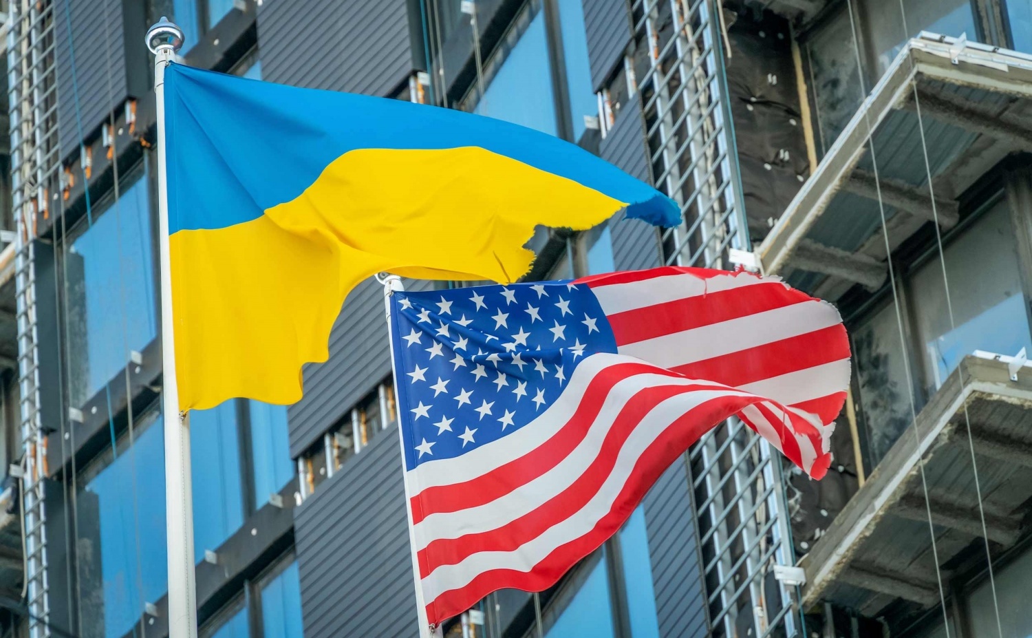 Mỹ - Ukraine đàm phán, giá dầu tiếp tục đi ngang