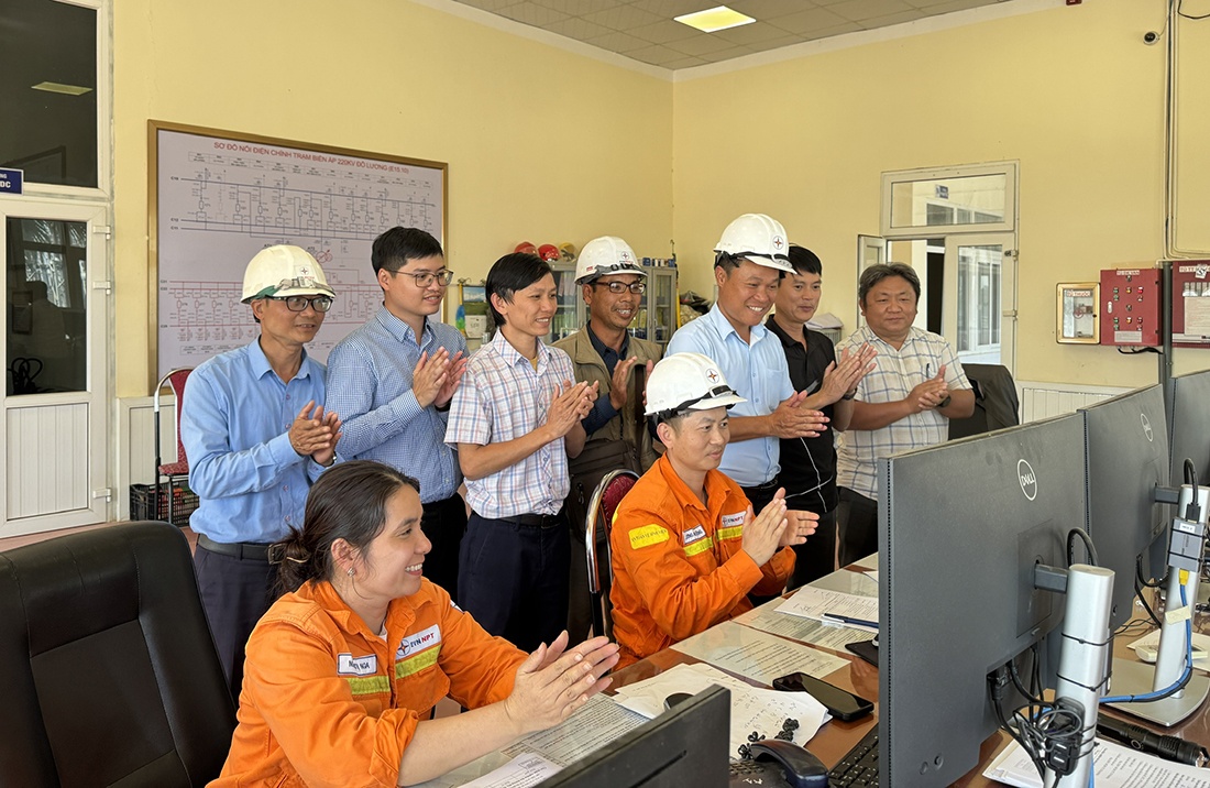 Đóng điện đường dây 220kV Đô Lương - Nam Cấm chào mừng Đại hội V Công đoàn EVNNPT Đóng điện đường dây 220kV Đô Lương - Nam Cấm