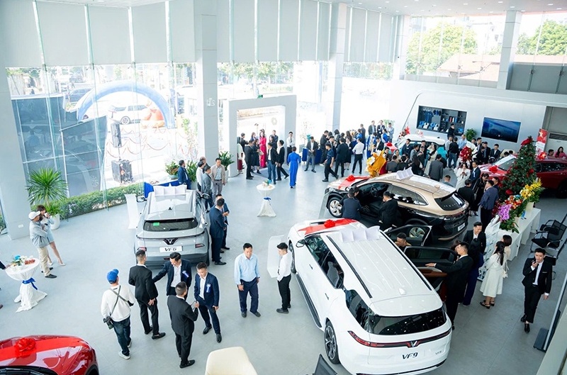 Lập kỷ lục với xưởng dịch vụ thứ 350, VinFast nhận “mưa lời khen” về mạng lưới hậu mãi khủng nhất Việt Nam