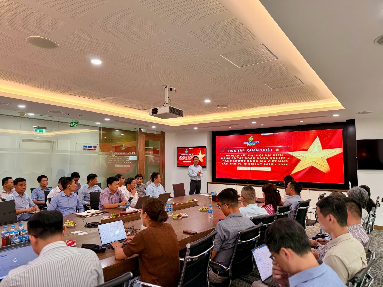 Quán triệt tinh thần “Về đích sớm”, củng cố nền tảng chiến lược cho giai đoạn phát triển mới Quán triệt tinh thần “Về đích sớm”, củng cố nền tảng chiến lược cho giai đoạn phát triển mới