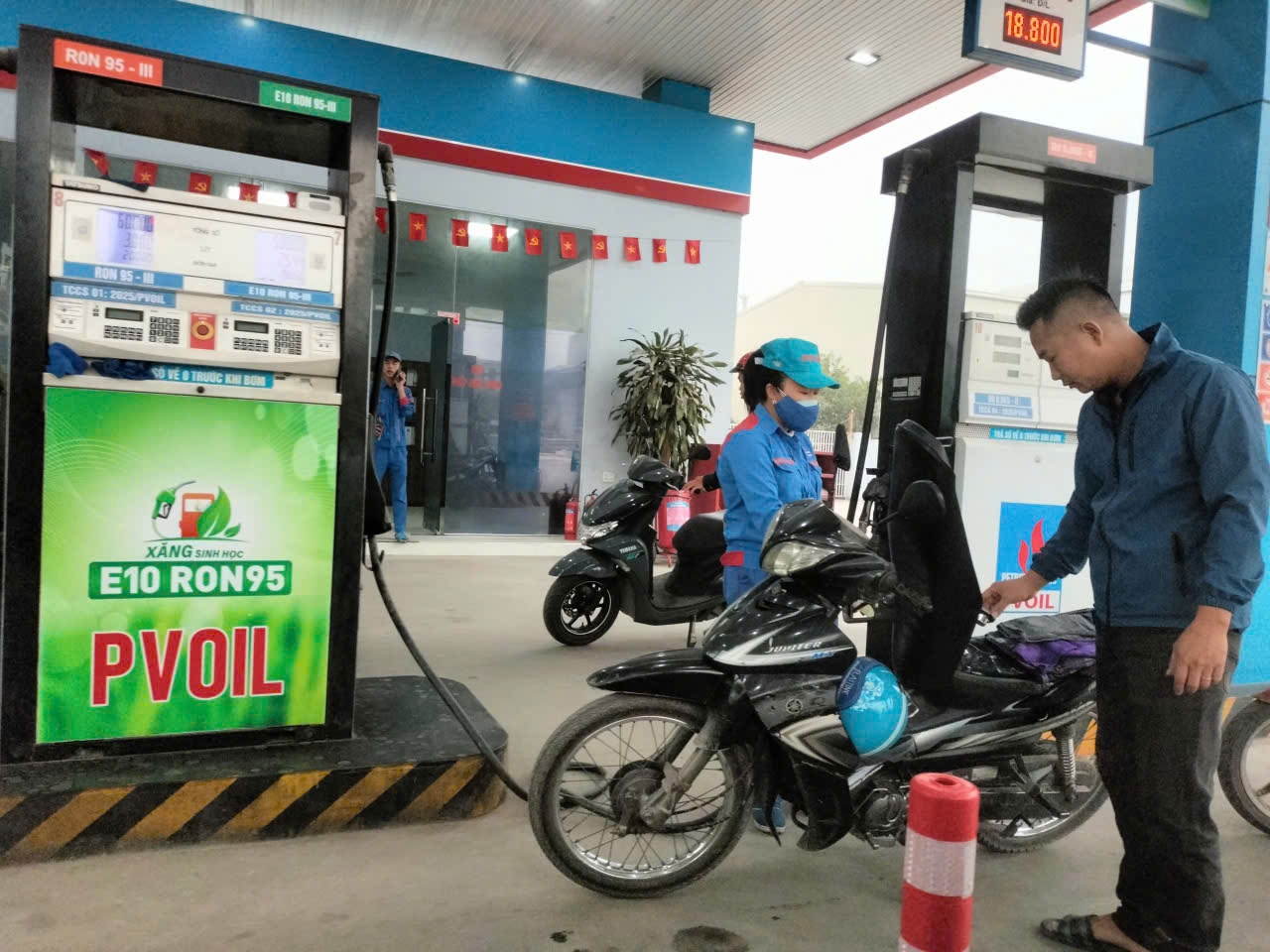 Giá xăng, dầu sẽ biến động ra sao trong kỳ điều hành ngày 5/12? Giá xăng, dầu sẽ biến động ra sao trong kỳ điều hành ngày 5/12?