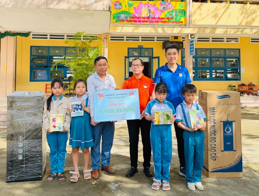 Tuổi trẻ Vietsovpetro hướng về vùng lũ Gia Lai với chương trình “Tiếp bước đến trường”