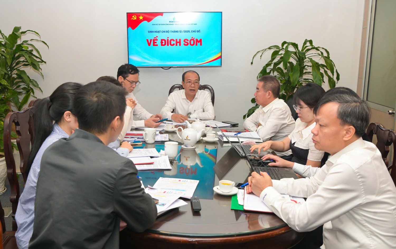 [Chùm ảnh] Đảng bộ BMQL&amp;ĐH Petrovietnam quán triệt tinh thần “Về đích sớm”, hoàn thành xuất sắc nhiệm vụ cả năm 2025