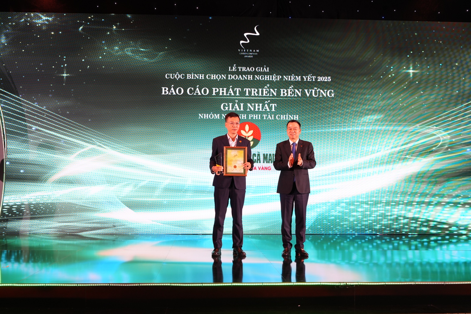 Phân bón Cà Mau lọt Top 8 doanh nghiệp quản trị tốt nhất, giành giải Nhất phát triển bền vững 2025 Phân bón Cà Mau lọt Top 8 doanh nghiệp quản trị tốt nhất, giành giải Nhất phát triển bền vững 2025