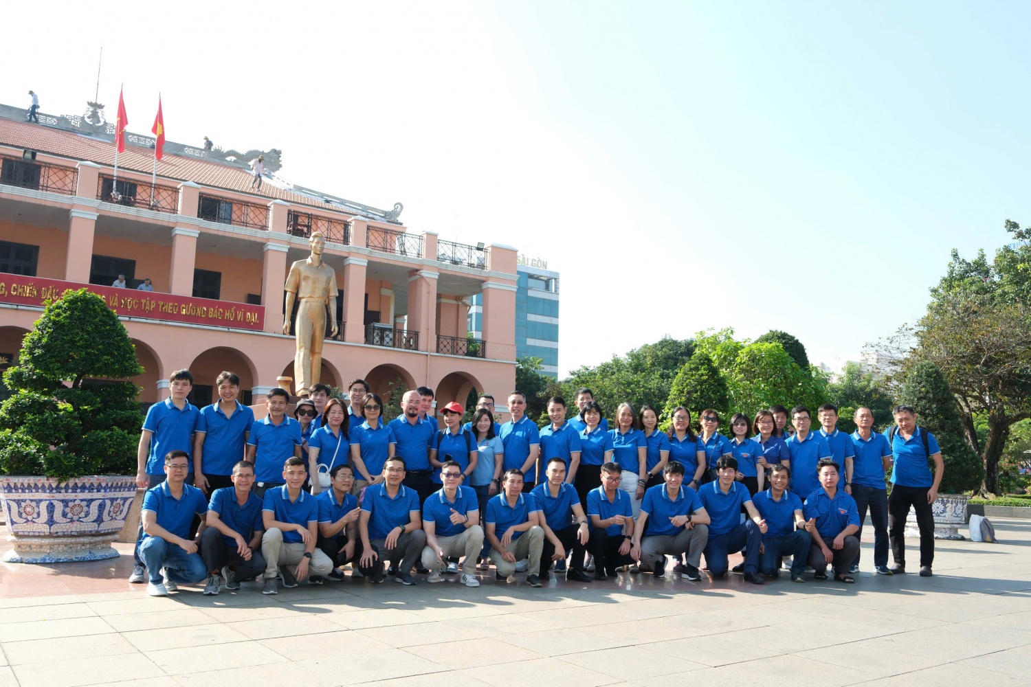 Đảng bộ Nghiên cứu Khoa học và Đào tạo thi đua 