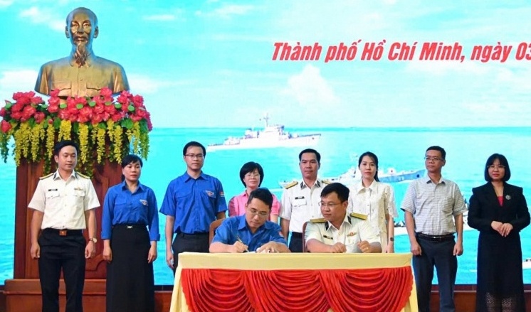 Đoàn Thanh niên Vietsovpetro và Xí nghiệp Xây lắp kết nghĩa với Lữ đoàn 171