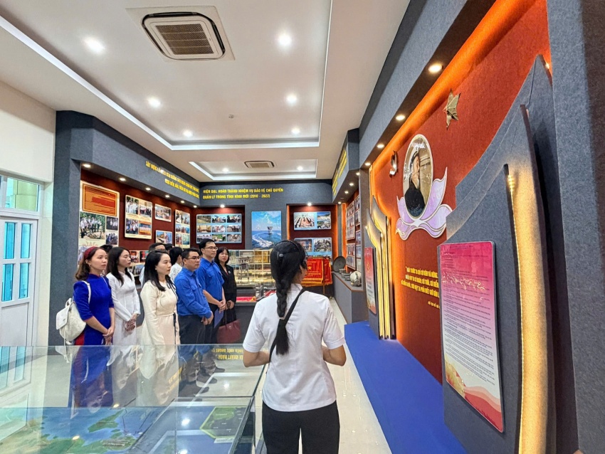 Đoàn Thanh niên Vietsovpetro và Xí nghiệp Xây lắp kết nghĩa với Lữ đoàn 171