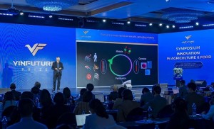 Nhà khoa học VinFuture giới thiệu công nghệ đột phá giúp “sao y bản chính” các hạt giống chất lượng