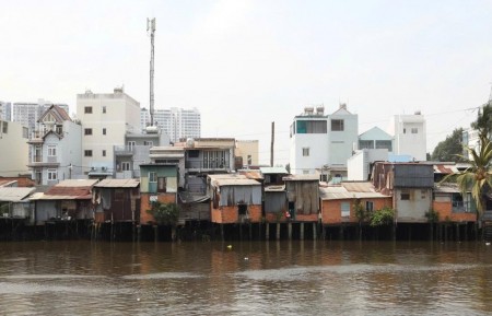 Điểm tin xây dựng - bất động sản ngày 5/12: TP Hồ Chí Minh đề xuất hỗ trợ 10.000 tỷ đồng xóa nhà tạm ven sông