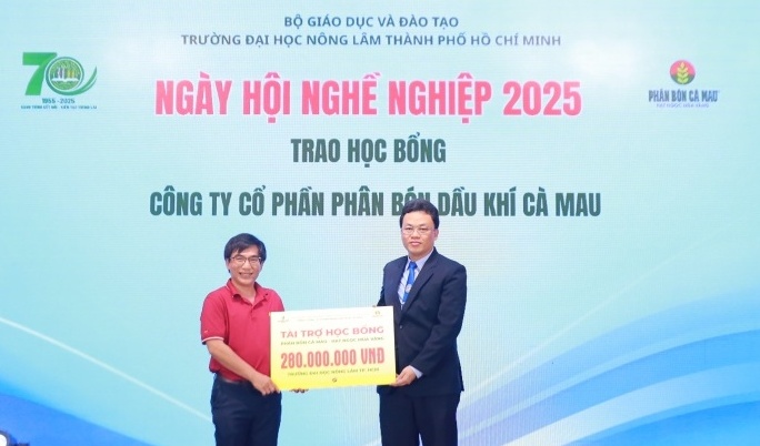11 năm Phân Bón Cà Mau đồng hành cùng sinh viên Đại học Nông Lâm TP HCM