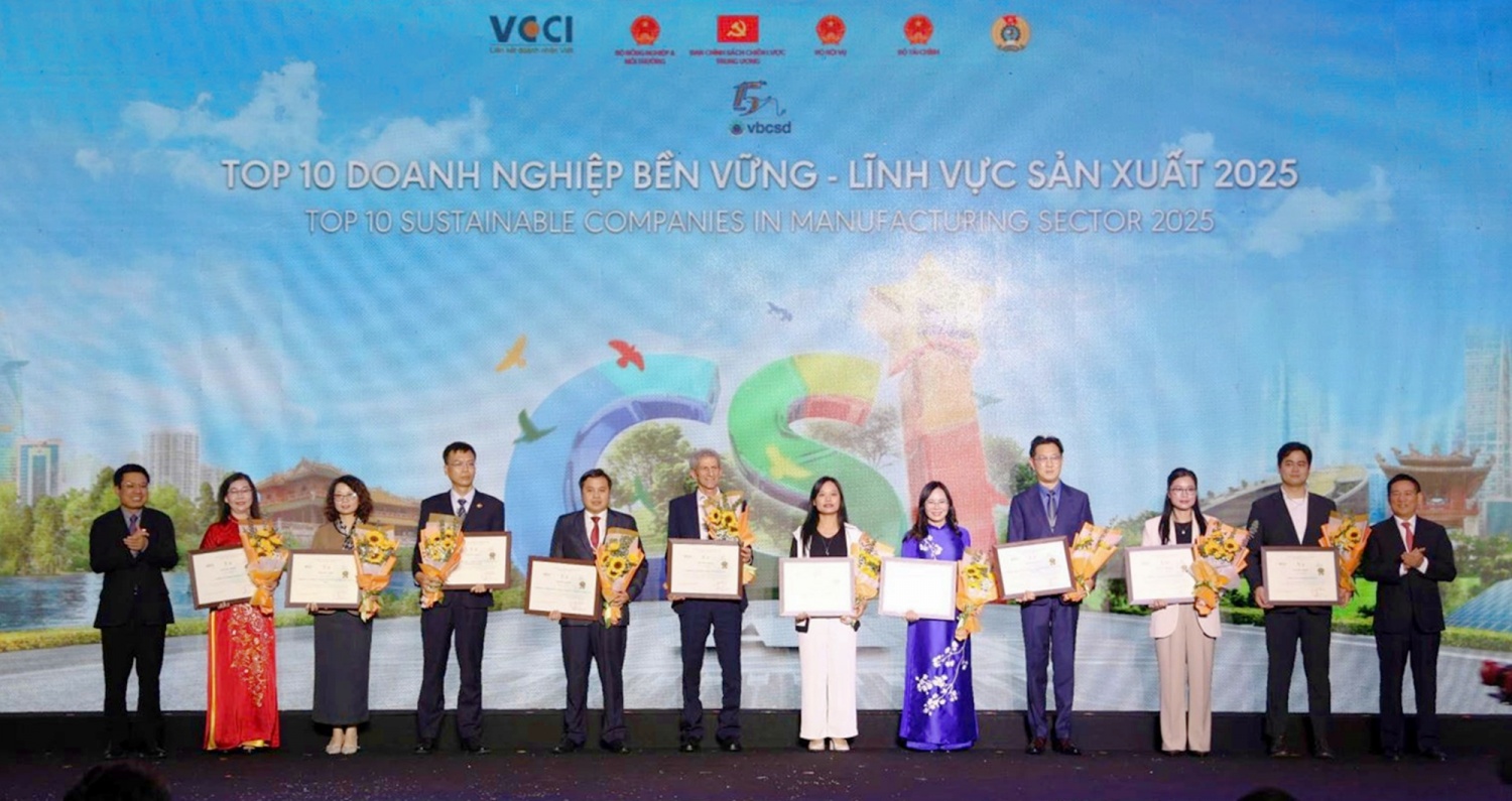 PV Drilling và PVCFC được vinh danh Top 100 doanh nghiệp bền vững tại Việt Nam 2025