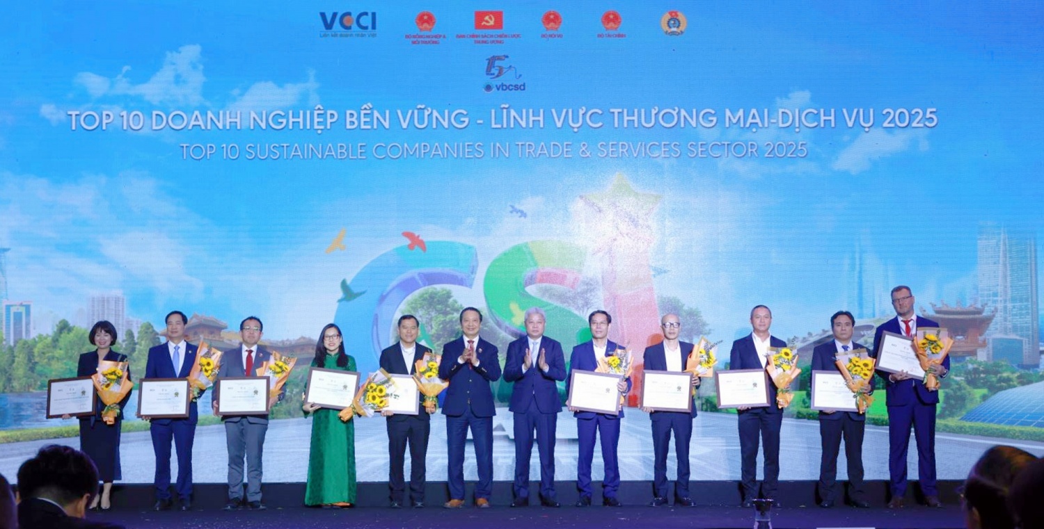 PV Drilling và PVCFC được vinh danh Top 100 doanh nghiệp bền vững tại Việt Nam 2025