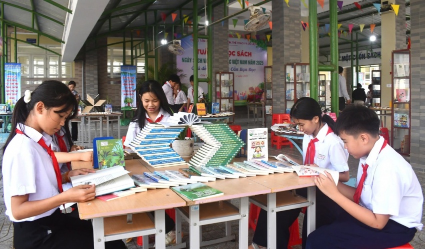 Hội sách Huyền thoại Côn Đảo rực rỡ hoạt động: Chào mừng Đại hội Đảng bộ TP.HCM, lan tỏa văn hóa đọc Hội sách