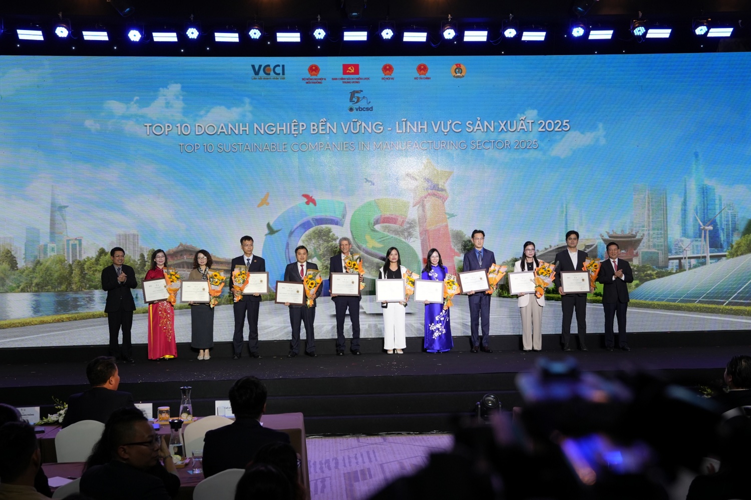 PVCFC dẫn đầu về phát triển bền vững và quản trị công ty bứt phá tại Việt Nam năm 2025 PVCFC dẫn đầu về phát triển bền vững và quản trị công ty bứt phá tại Việt Nam năm 2025