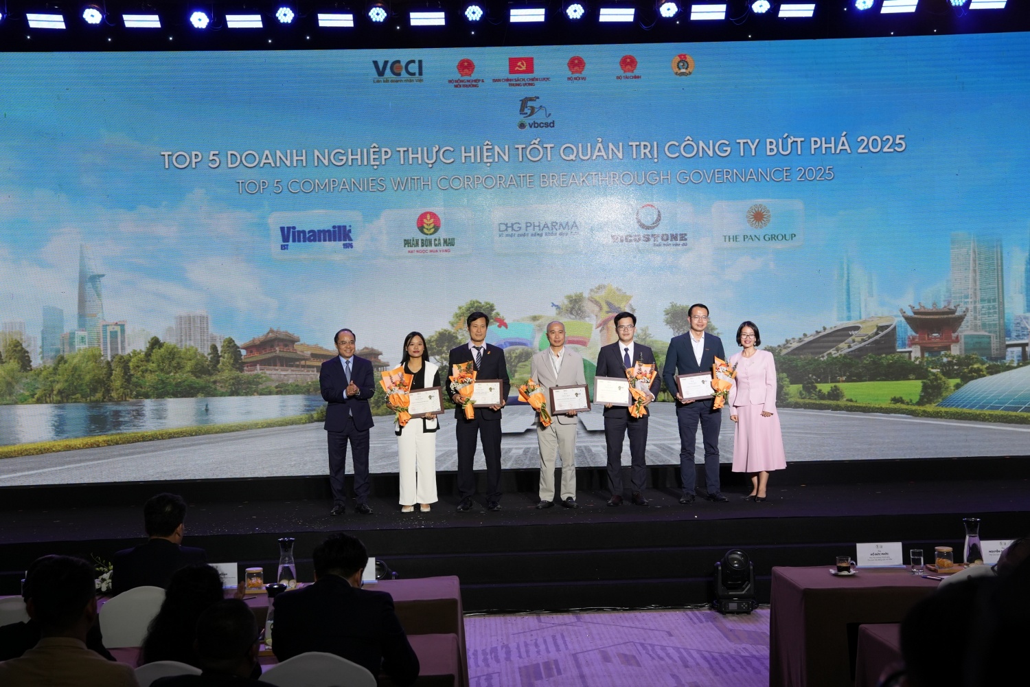 PVCFC dẫn đầu về phát triển bền vững và quản trị công ty bứt phá tại Việt Nam năm 2025 PVCFC dẫn đầu về phát triển bền vững và quản trị công ty bứt phá tại Việt Nam năm 2025