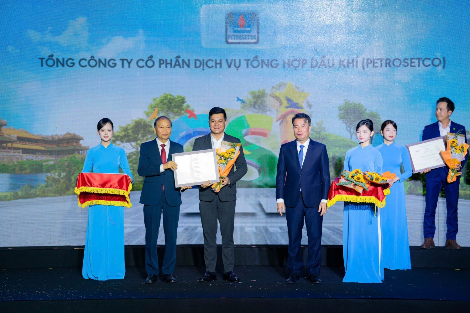 PETROSETCO lần đầu được vinh danh trong Top 100 Doanh nghiệp phát triển bền vững