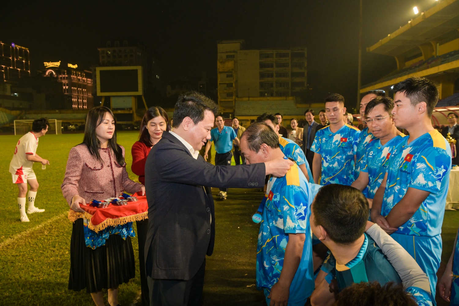 Giao hữu bóng đá Petrovietnam – Quốc hội: Rèn luyện thể thao, lan tỏa tinh thần đoàn kết