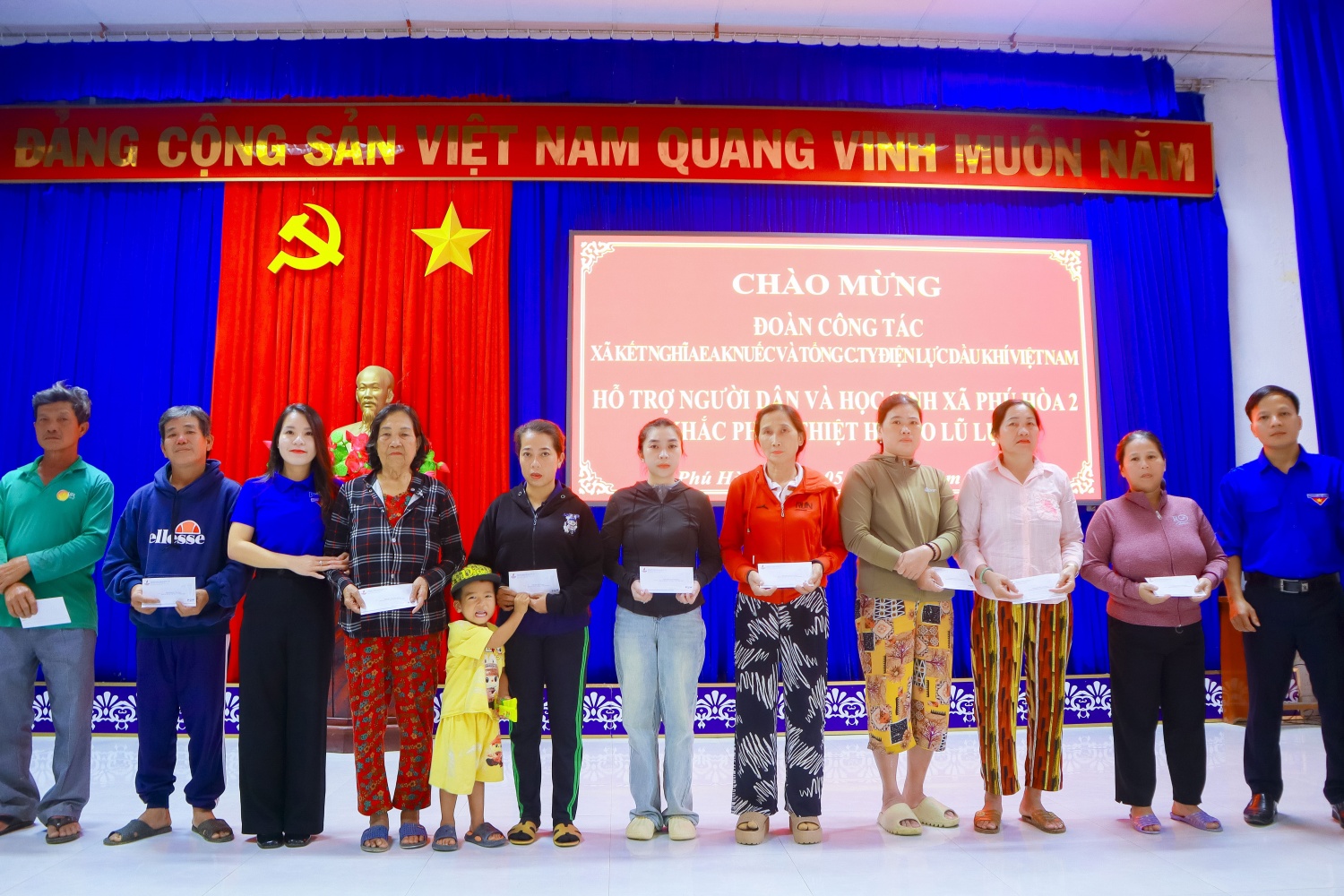 PV Power hỗ trợ bà con Đắk Lắk khắc phục hậu quả mưa lũ PV Power hỗ trợ bà con Đắk Lắk khắc phục hậu quả mưa lũ