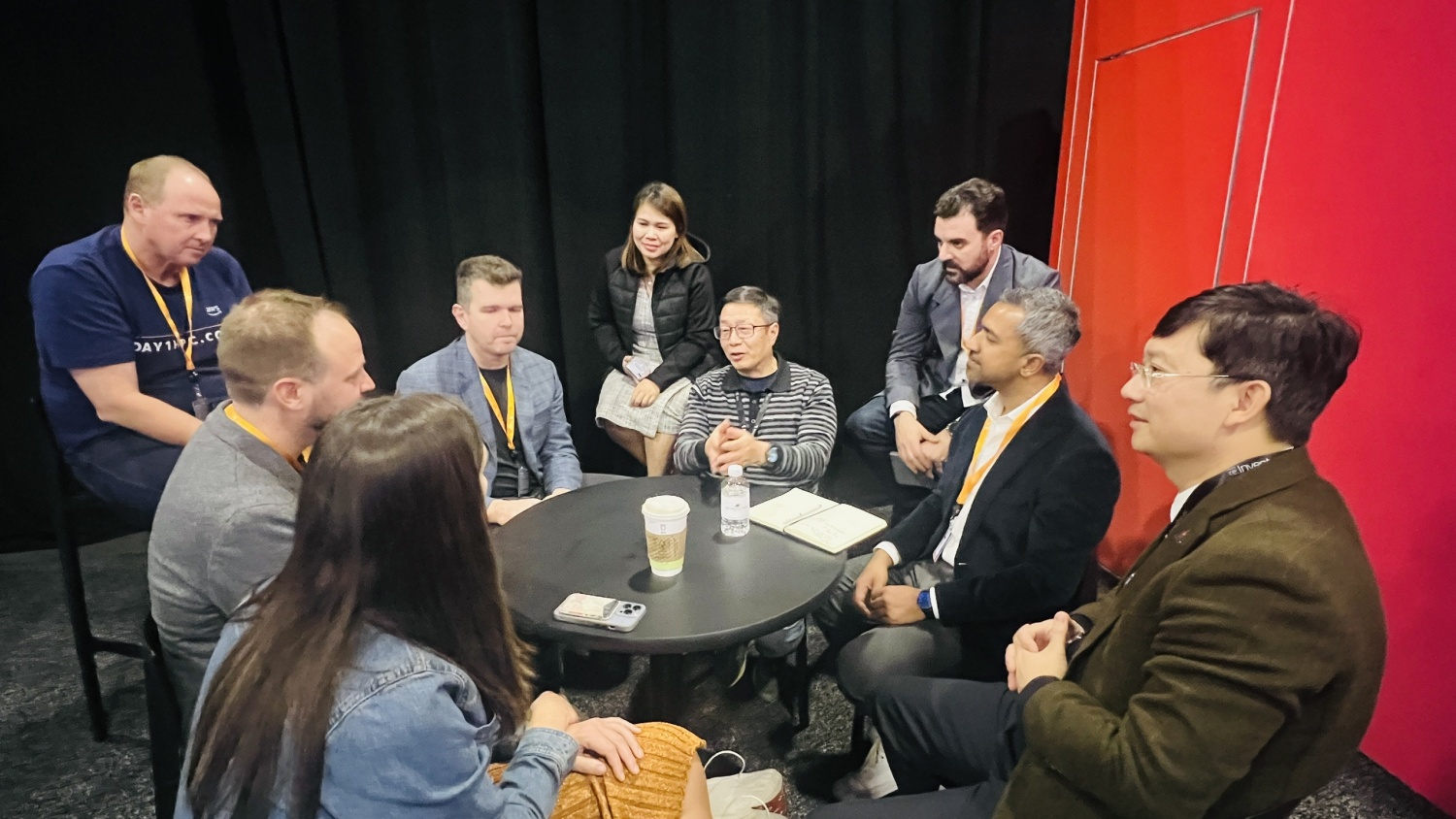 VPI làm việc với Amazon Web Services (AWS) về các định hướng chuyển đổi số chủ chốt VPI làm việc với Amazon Web Services (AWS) về các định hướng chuyển đổi số chủ chốt