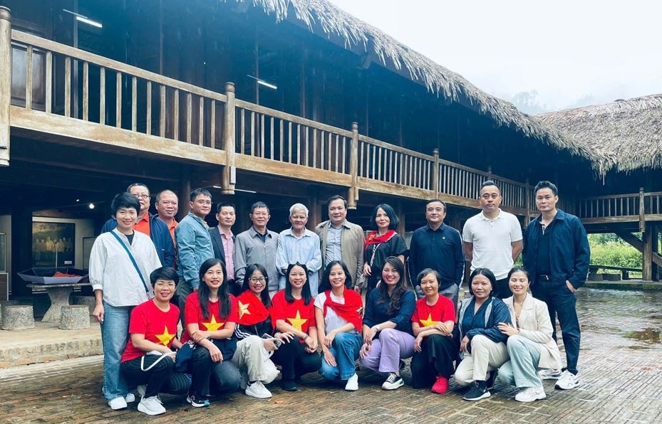 PVPS: Liên Chi bộ Tổ chức Hành chính, Tài chính Kế toán và Kinh doanh tổ chức chương trình "Về nguồn"