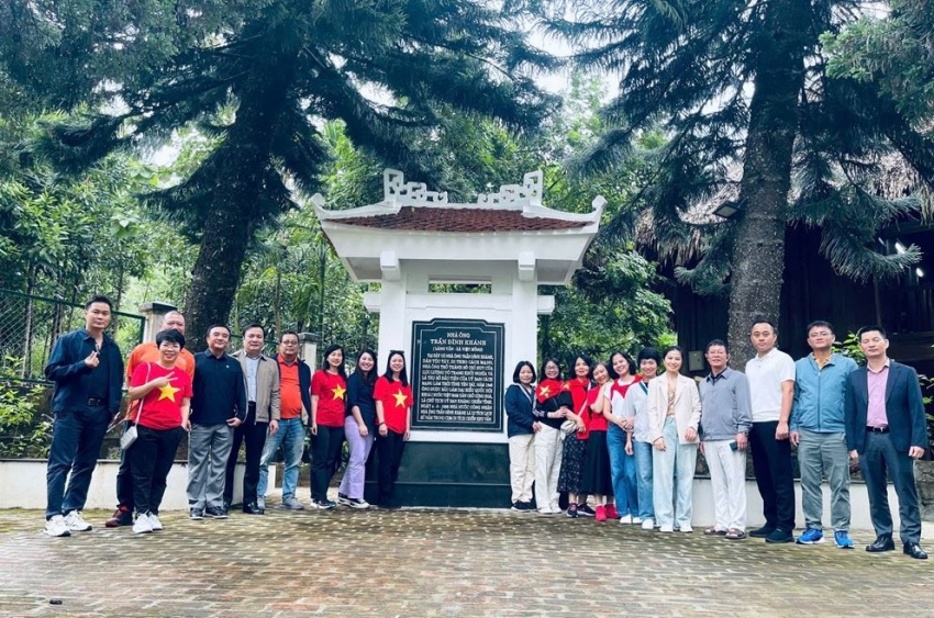 Liên chi bộ Tổ chức Hành chính, Tài chính Kế toán và Kinh doanh tổ chức về nguồn tại Di tích lịch sử Cách mạng Chiến khu Vần – Yên Bái PVPS: Liên Chi bộ Tổ chức Hành chính, Tài chính Kế toán và Kinh doanh tổ chức chương trình