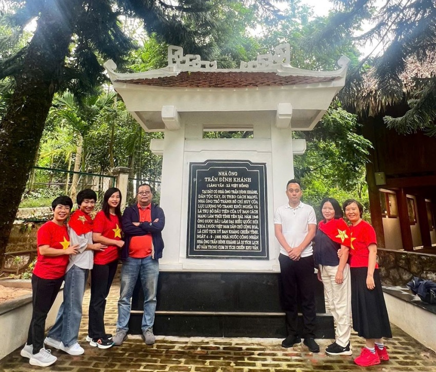 Liên chi bộ Tổ chức Hành chính, Tài chính Kế toán và Kinh doanh tổ chức về nguồn tại Di tích lịch sử Cách mạng Chiến khu Vần – Yên Bái PVPS: Liên Chi bộ Tổ chức Hành chính, Tài chính Kế toán và Kinh doanh tổ chức chương trình