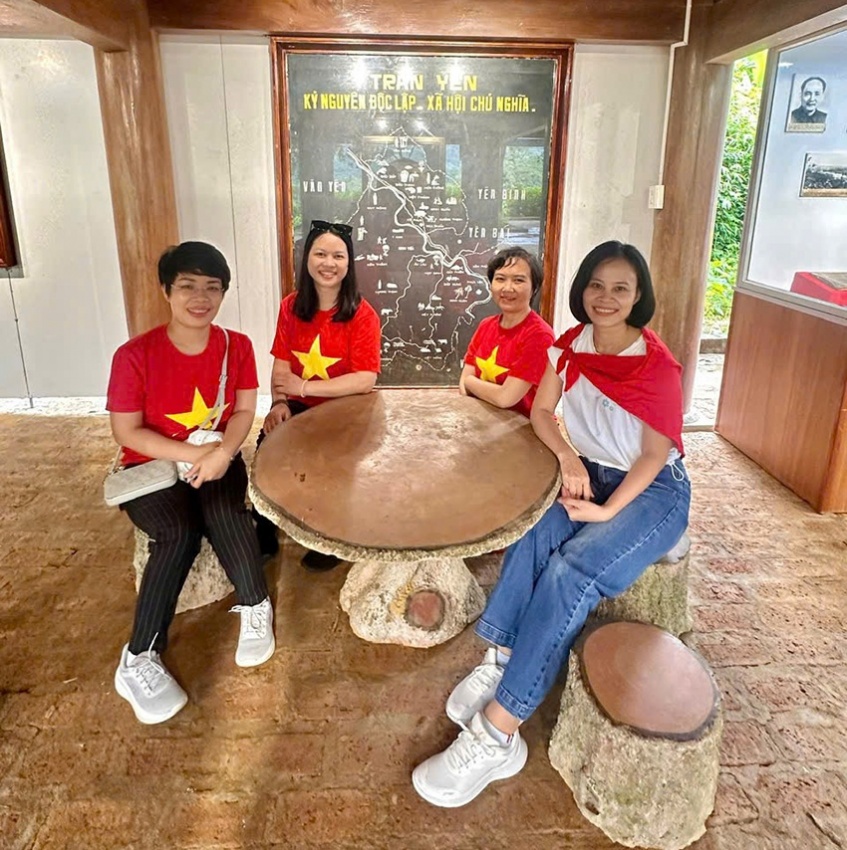 Liên chi bộ Tổ chức Hành chính, Tài chính Kế toán và Kinh doanh tổ chức về nguồn tại Di tích lịch sử Cách mạng Chiến khu Vần – Yên Bái PVPS: Liên Chi bộ Tổ chức Hành chính, Tài chính Kế toán và Kinh doanh tổ chức chương trình