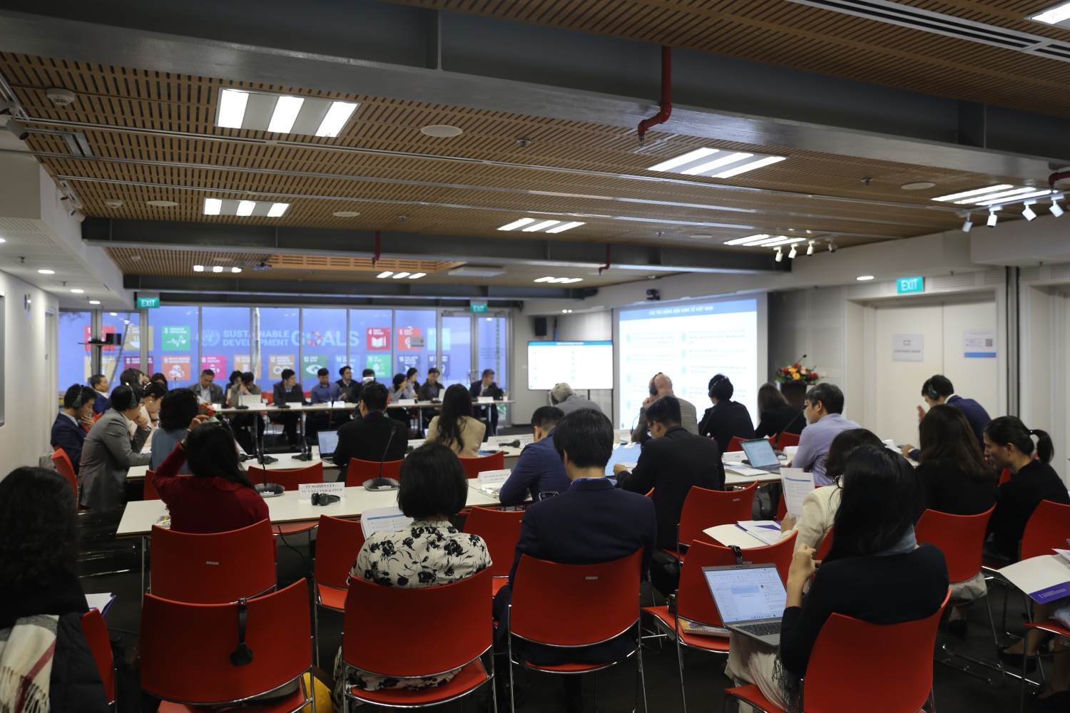 Việc làm chuỗi cung ứng Việt Nam trước làn sóng bất định thương mại