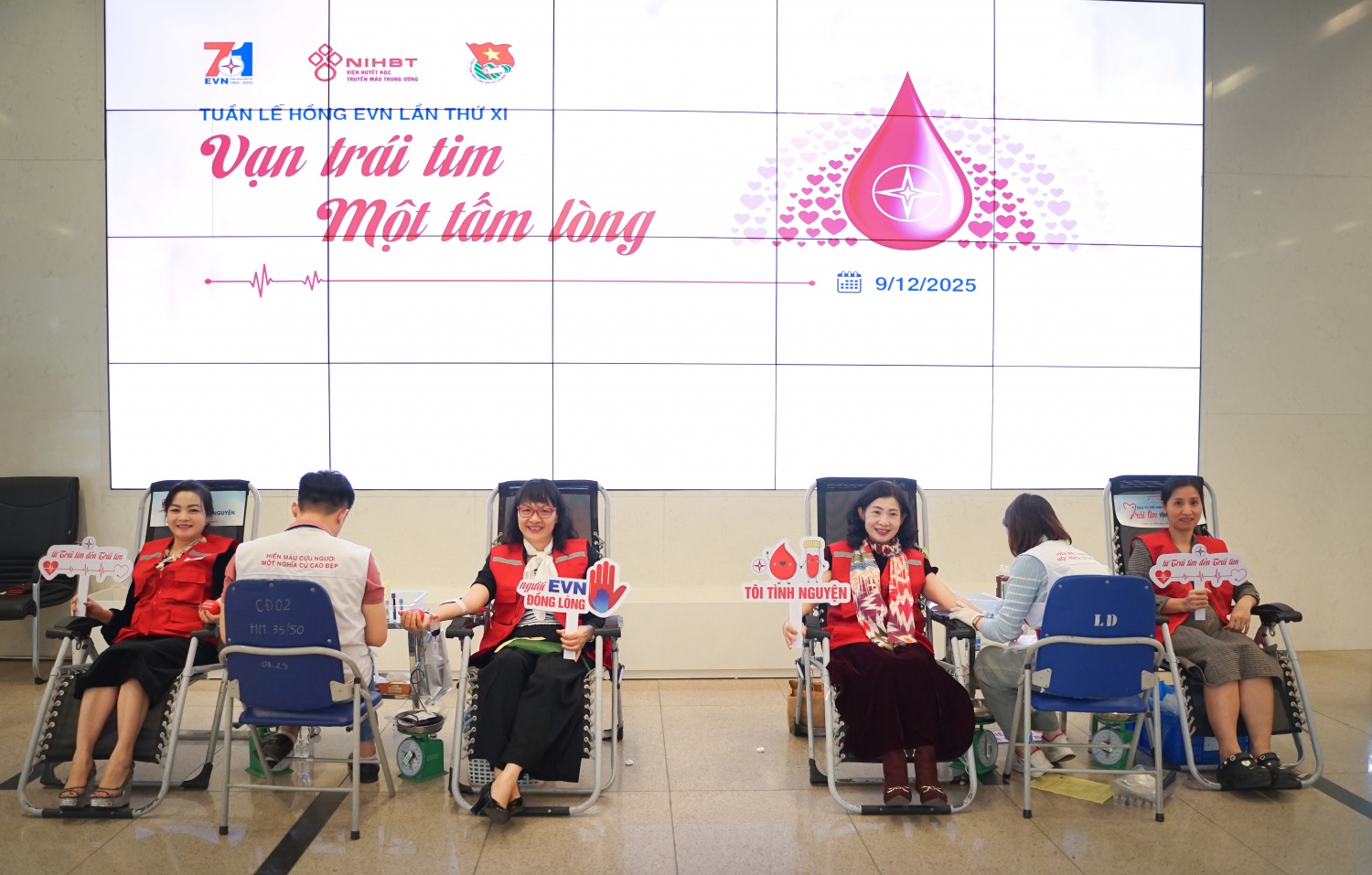 EVN triển khai Tuần lễ hồng lần thứ XI EVN triển khai Tuần lễ hồng lần thứ XI