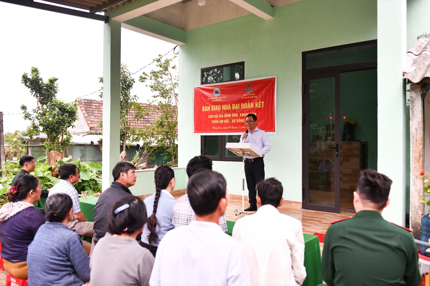 Ông Cao Tuấn Sĩ - Giám đốc Nhà máy Lọc dầu Dung Quất phát biểu tại lễ khánh thành. Ông Cao Tuấn Sĩ - Giám đốc Nhà máy Lọc dầu Dung Quất phát biểu tại lễ khánh thành.