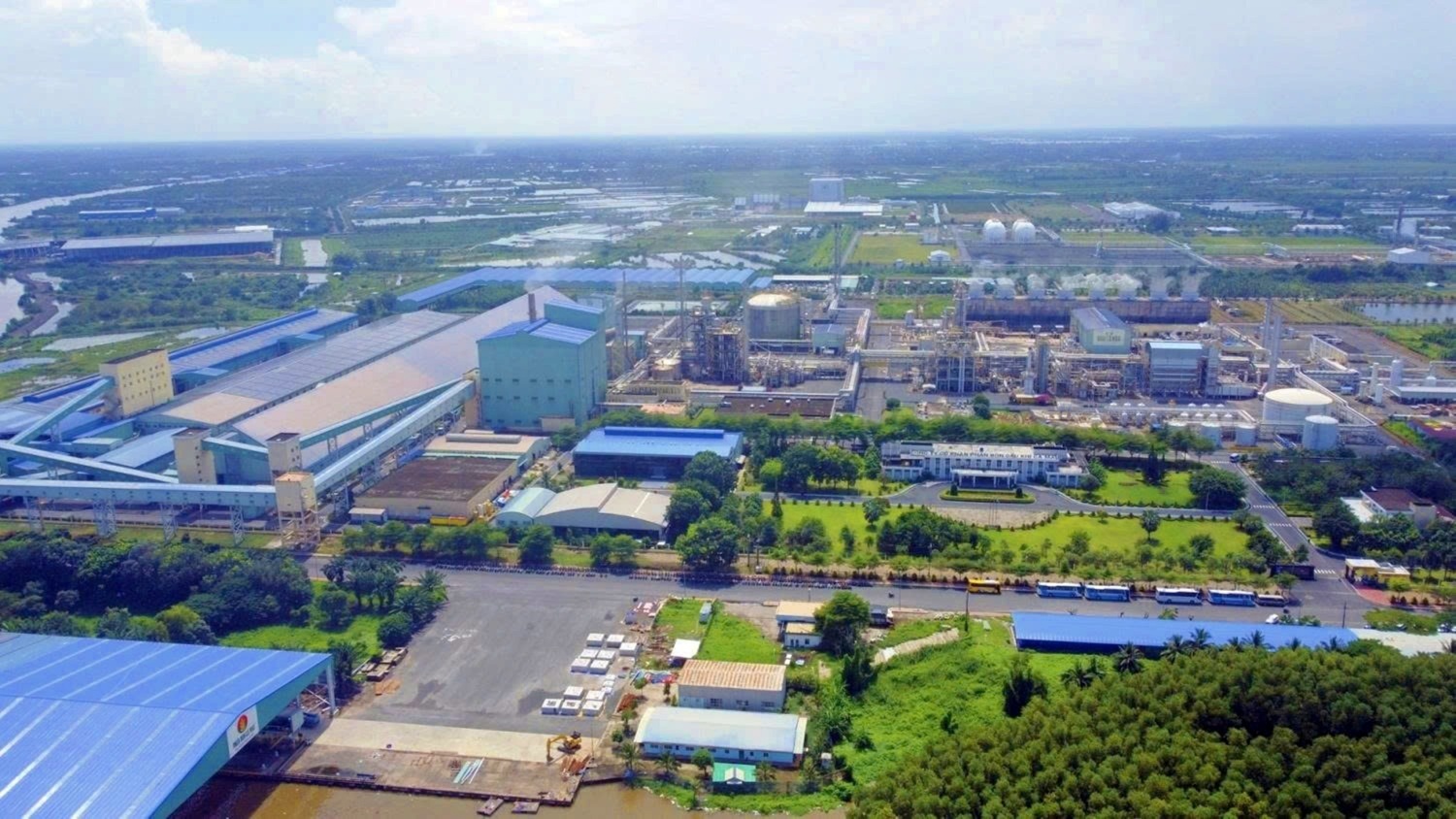 Người cựu binh bền bỉ với những sáng kiến ở Nhà máy Đạm Cà Mau Người cựu binh bền bỉ với những sáng kiến ở Nhà máy Đạm Cà Mau