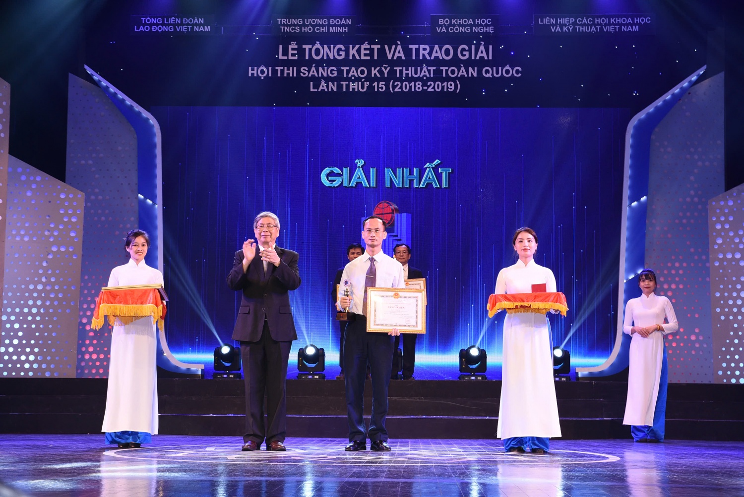 STEM Innovation Petrovietnam: Mở rộng không gian hệ sinh thái STEM quốc gia, tạo đột phá về nguồn lực STEM Innovation Petrovietnam: “Viên gạch” đầu tiên kiến tạo hệ sinh thái STEM quốc gia