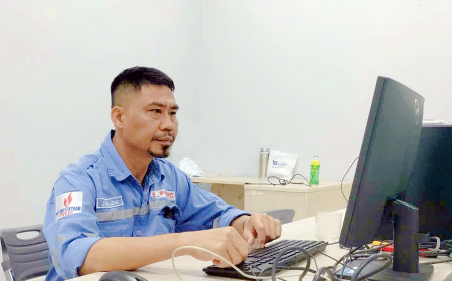 Người cựu binh bền bỉ với những sáng kiến ở Nhà máy Đạm Cà Mau Người cựu binh bền bỉ với những sáng kiến ở Nhà máy Đạm Cà Mau