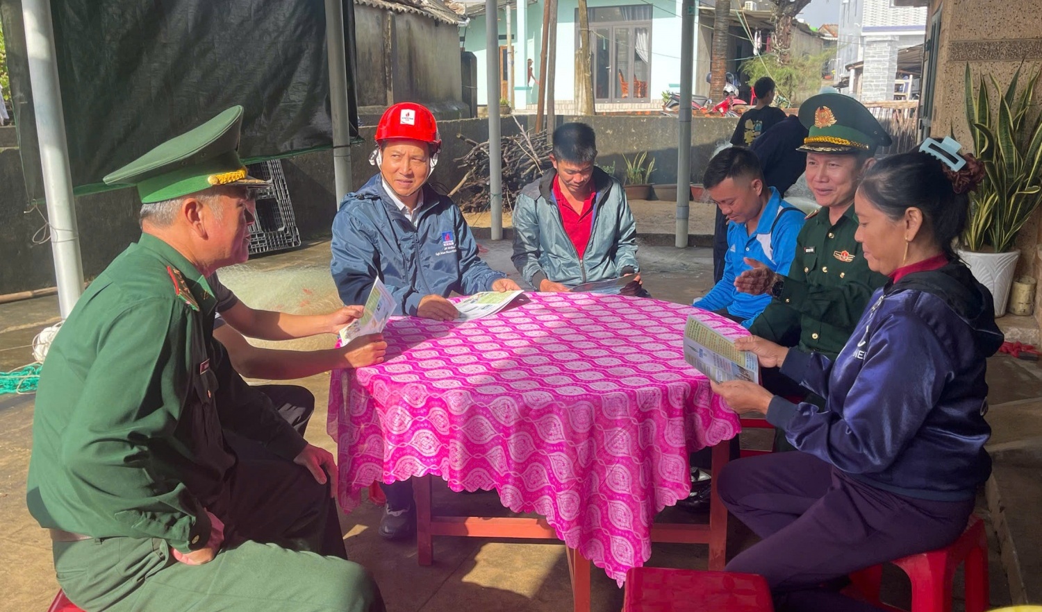 BSR tổ chức tuyên truyền đảm bảo an ninh, an toàn NMLD Dung Quất cho người dân tại Quảng Ngãi