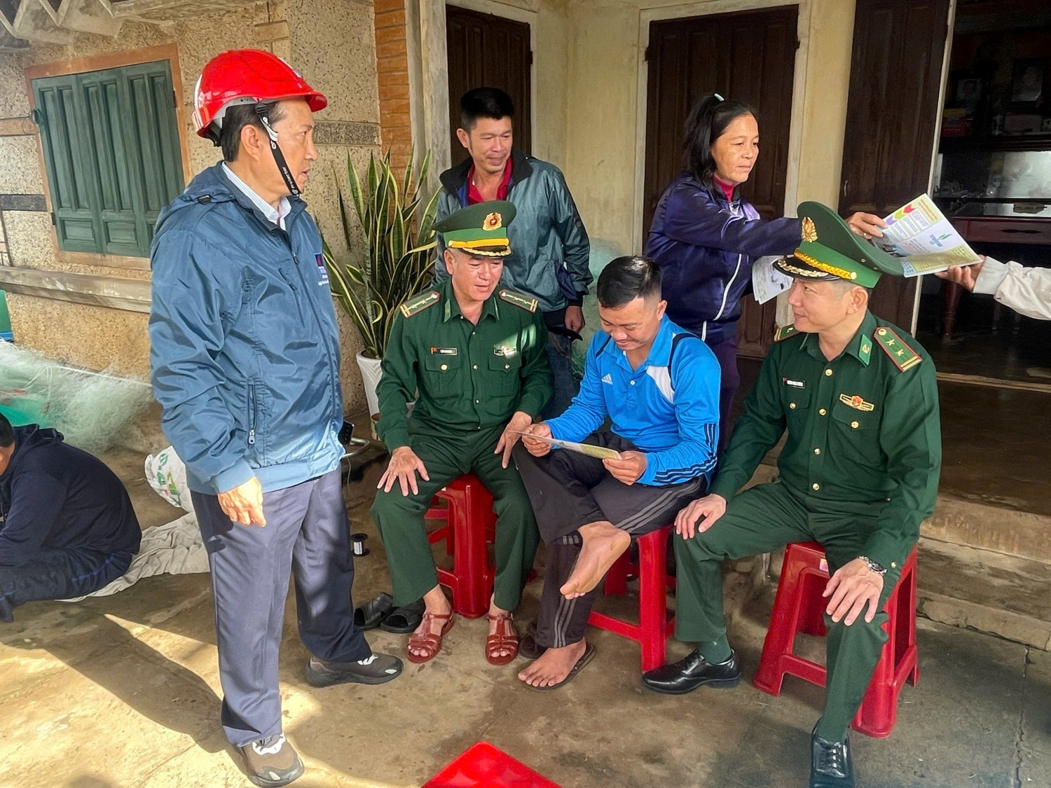 BSR tổ chức tuyên truyền đảm bảo an ninh, an toàn NMLD Dung Quất cho người dân tại Quảng Ngãi BSR tổ chức tuyên truyền đảm bảo an ninh, an toàn NMLD Dung Quất cho người dân tại Quảng Ngãi