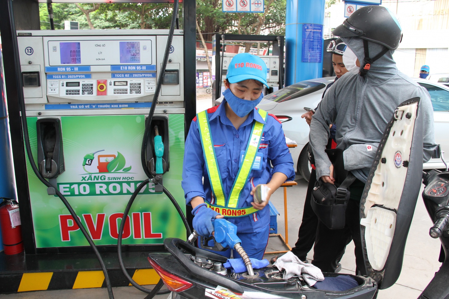 Giá xăng dầu đồng loạt giảm từ 15h ngày 11/12 Giá xăng dầu đồng loạt giảm từ 15h ngày 11/12