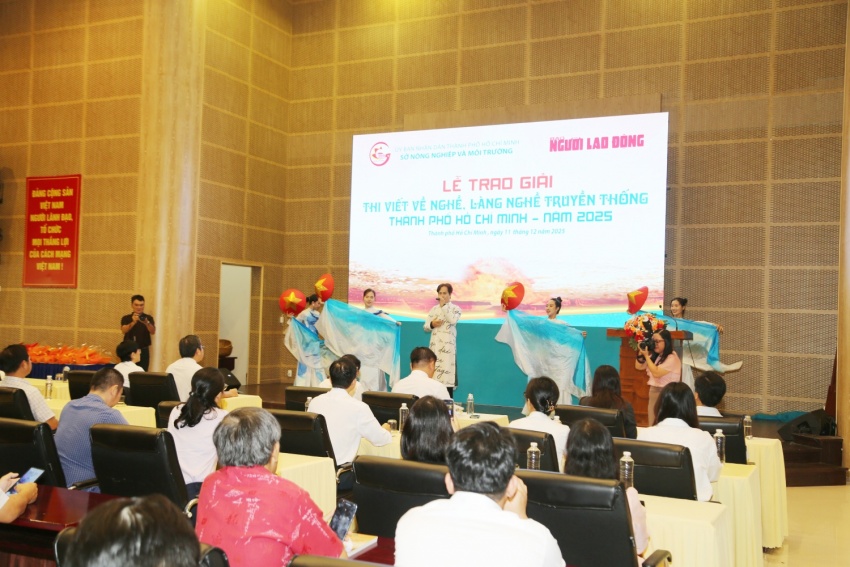 Giữ lửa làng nghề giữa lòng phố thị: TP.HCM tổng kết cuộc thi viết về Di Sản Văn hóa Việt TP HCM tổng kết cuộc thi viết về nghề và làng nghề truyền thống